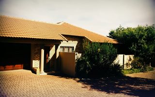 3 Bedroom Cluster in Ruimsig