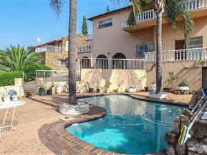 6 Bed House in Oakdene