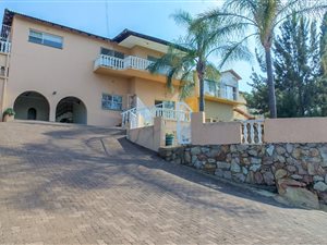 6 Bed House in Oakdene