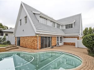 5 Bed House in Parkhurst