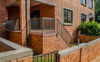 3 Bedroom House in Helderkruin