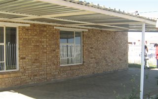2 Bedroom House in Mandela View