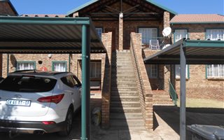 2 Bedroom Apartment in Rietvalleirand