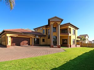 4 Bed House in Crescent Wood Country Estate