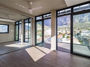 2 Bed Apartment in Wynberg