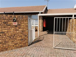 3 Bed Townhouse in Krugersdorp North
