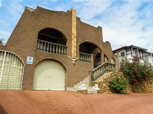 7 Bedroom House in Merebank