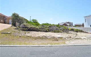 645 m² Land available in Struisbaai