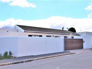 4 Bed House in Harfield Village
