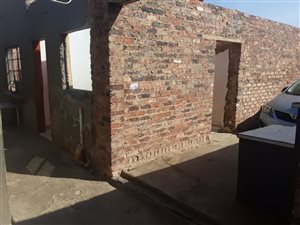10 Bed House in Etwatwa