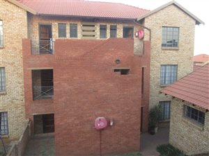 2 Bed Townhouse in Meyersdal