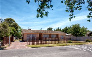 4 Bedroom House in Klipdam