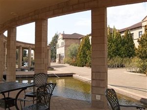 1 Bed Apartment in Brandwag
