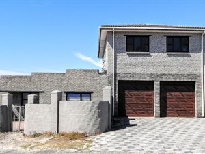 6 Bed House in Pelican Heights