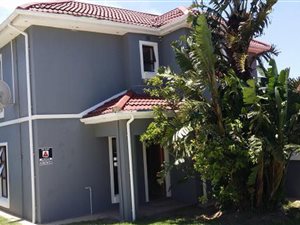 4 Bedroom House in Kaysers Beach