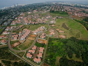 1013 m² Land available in Izinga Estate