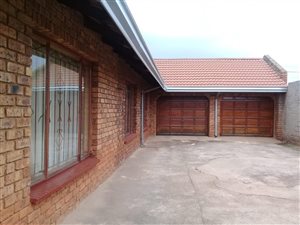 3 Bed House in Vosloorus