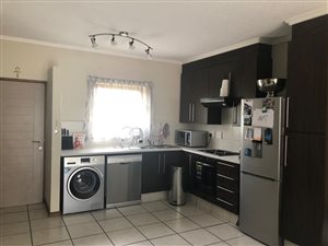 2 Bed Flat in Pineslopes