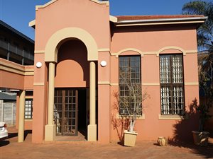 450 m² Commercial space in Hatfield