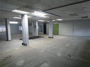 150 m² Commercial space in Silver Lakes Golf Estate