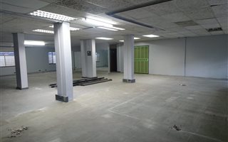 150 m² Commercial space in Silver Lakes Golf Estate
