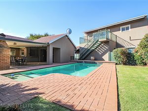 4 Bed House in Edelweiss