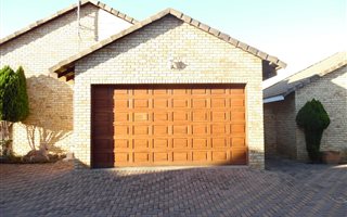 3 Bedroom Townhouse in Vanderbijlpark SW5