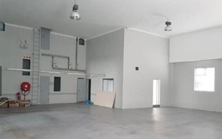 1090 m² Industrial space in Longmeadow