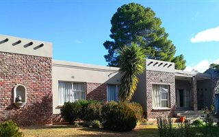 4 Bedroom House in De Rust