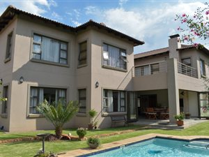 4 Bed House in Ebotse Estate