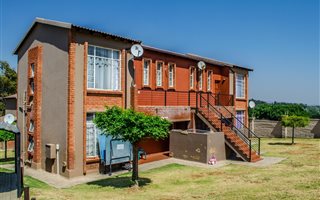 2 Bedroom House in Laser Park