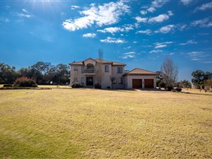 4 Bed House in Grootfontein Estate