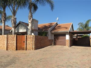2 Bed Townhouse in Amberfield Manor