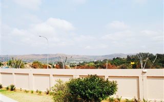 2 Bedroom House in Radiokop