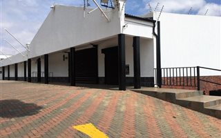 1885 m² Commercial space in Fairland