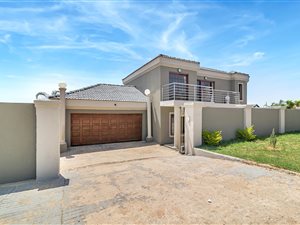 7 Bedroom House in Heuweloord