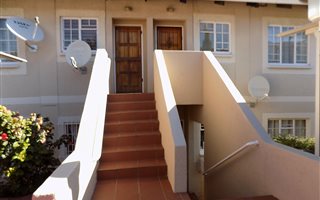 3 Bedroom Apartment in Sterrewag