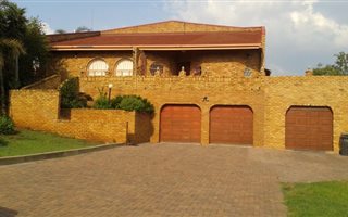 4 Bedroom House in Kameelfontein and surrounds
