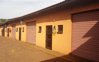 Commercial space in Alton