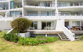 2 Bedroom Apartment in Mouille Point