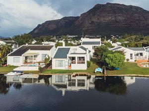 4 Bed House in Marina Da Gama