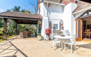 4 Bedroom House in Woodside