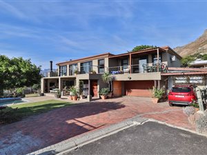 4 Bed House in Mountainside