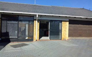 3 Bedroom House in Woodmere
