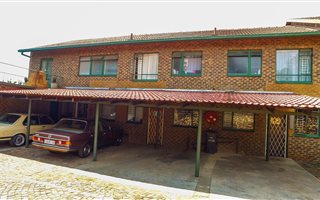 3 Bedroom Townhouse in Eldoraigne
