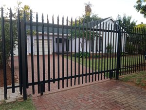 8 Bed House in Vanderbijlpark SE7