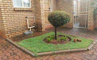 2 Bedroom House in Kanonkop