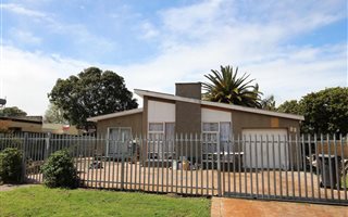 3 Bedroom House in Arauna