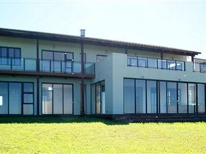 4 Bed House in Oubaai and surrounds