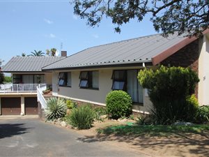 5 Bed House in Onder Papegaaiberg